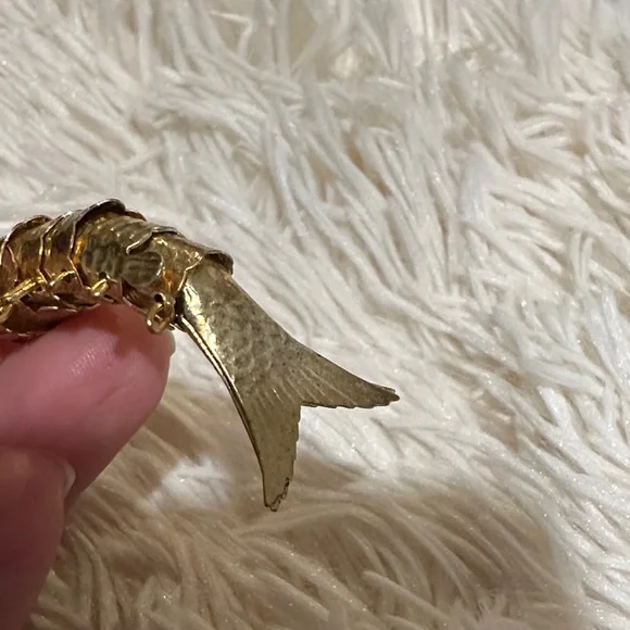 Vintage Golden Fish Pendant - Picture 3 of 4